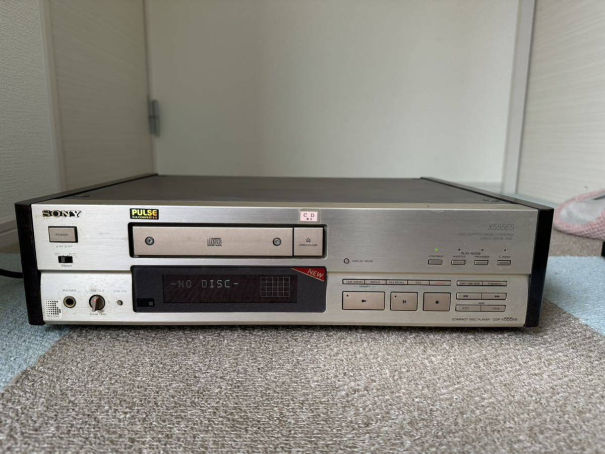 SONY CDプレーヤー CDP-X555ES 通電確認済み ソニー COMPACT DISC PLAYER オーディオ機器 _画像1