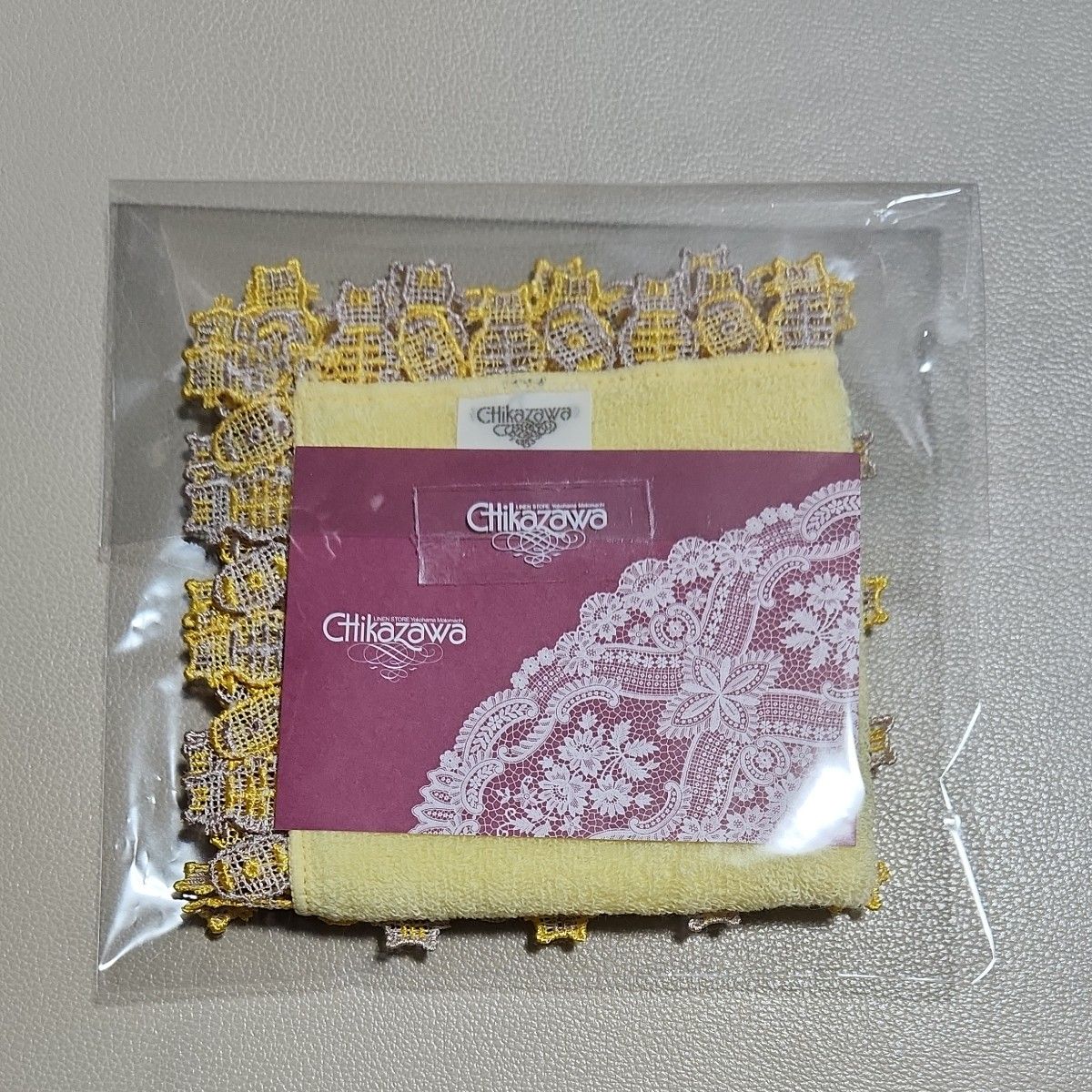 近沢レース タオルハンカチ「猫に小判」 プチギフト イエロー 近沢レース タオルハンカチ「猫に小判」 プチギフト イエロー