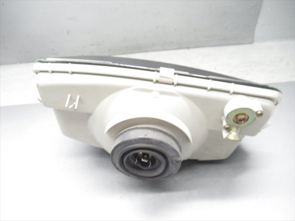 H1R6-0219 ホンダ フュージョンX ヘッドライト レンズ 純正品 【MF02-2204*** 2005年式 動画有】_画像4