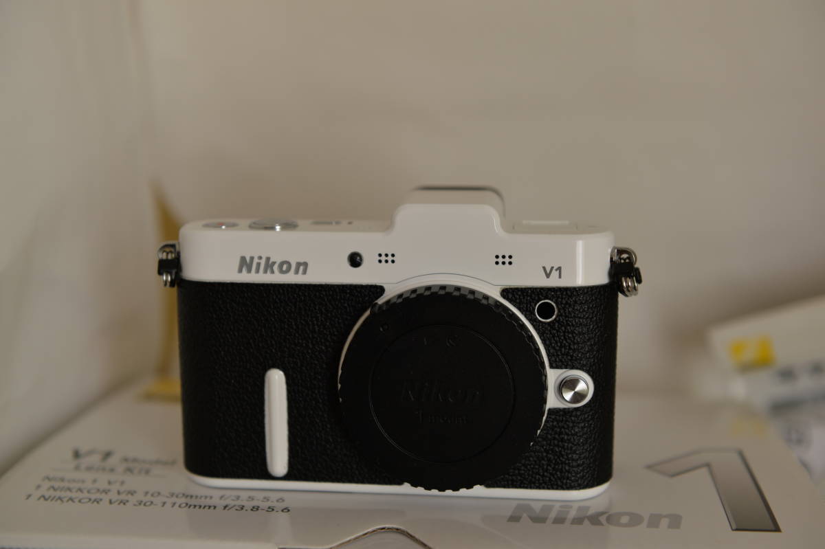 ニコン Nikon 1 V1 10-30mm 30-110mm ダブルズームキット＋10-100mmレンズ（ホワイト）_画像2
