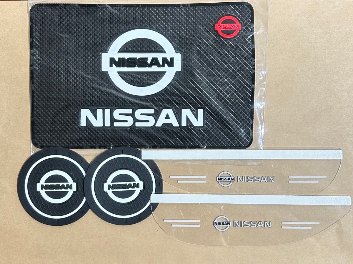 日産　ダッシュボード滑止めマット　コースター2枚　サイドミラーバイザーセット　NISSAN