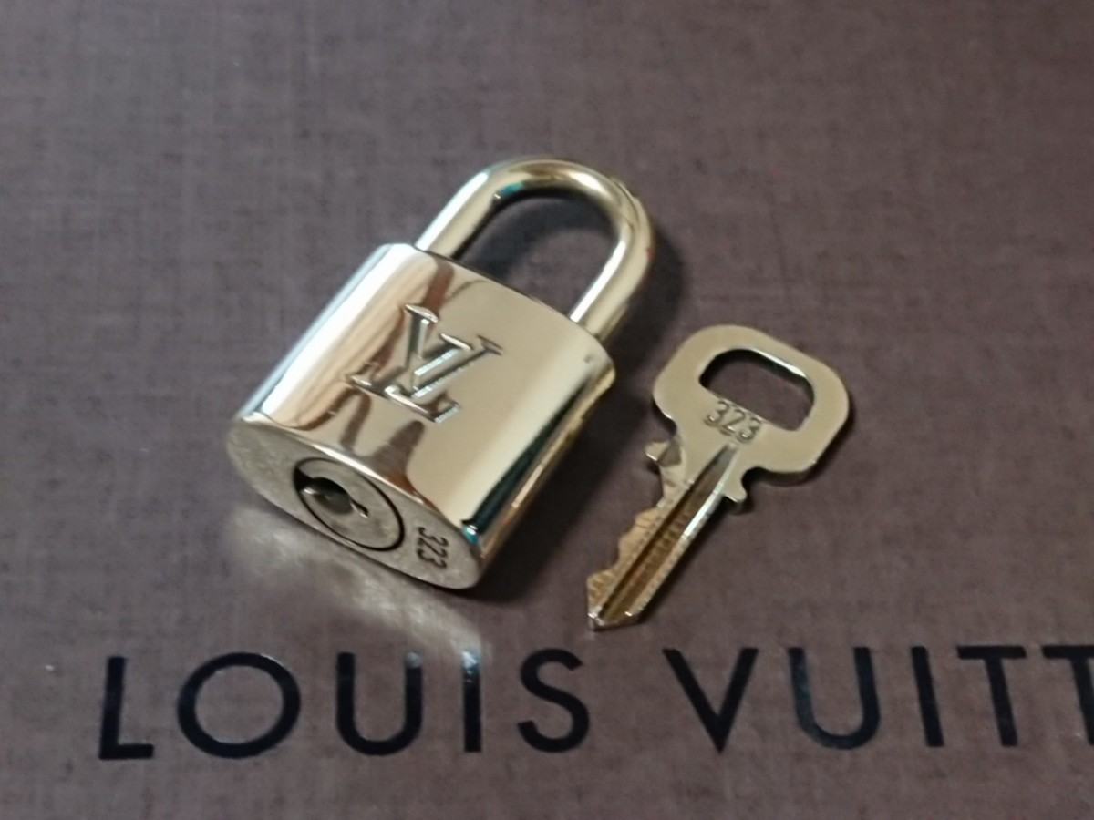  Louis * Vuitton LOUIS VUITTONkatena south capital pills key pado lock key number 323 grinding settled Gold 