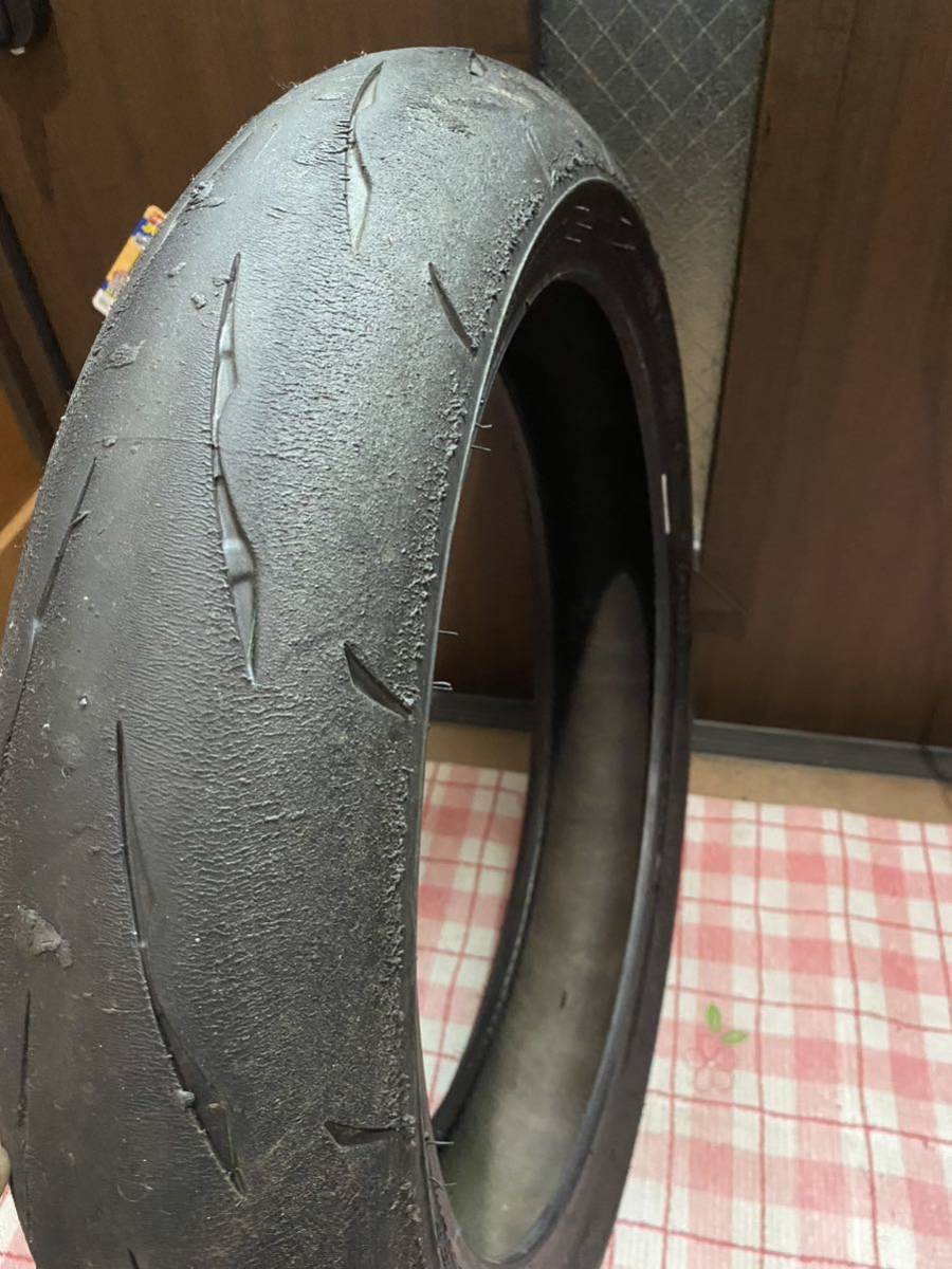 中古MCタイヤ 2022年製造 BRIDGESTONE BATTLAX RACING R11 MEDIUM 120/70R17 ブリヂストン バトラックス レーシング 120 70 17 2922 K4592_画像4