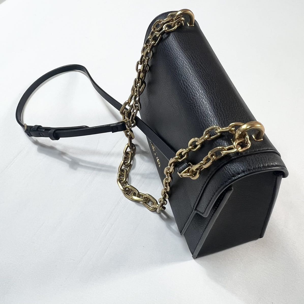 未使用 CHARLES & KEITH チャールズアンドキース ショルダー 未使用 CHARLES & KEITH チャールズアンドキース ショルダー