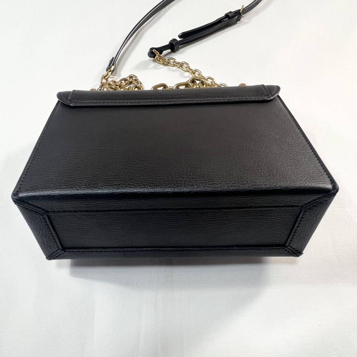 未使用 CHARLES & KEITH チャールズアンドキース ショルダー 未使用 CHARLES & KEITH チャールズアンドキース ショルダー