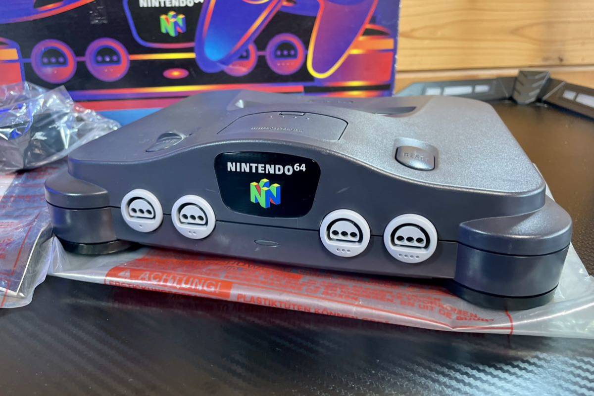 Nintendo 64 本体 コントローラー 2点 ゲームソフト カセット 16 Nintendo 64 本体 コントローラー 2点 ゲームソフト カセット 16