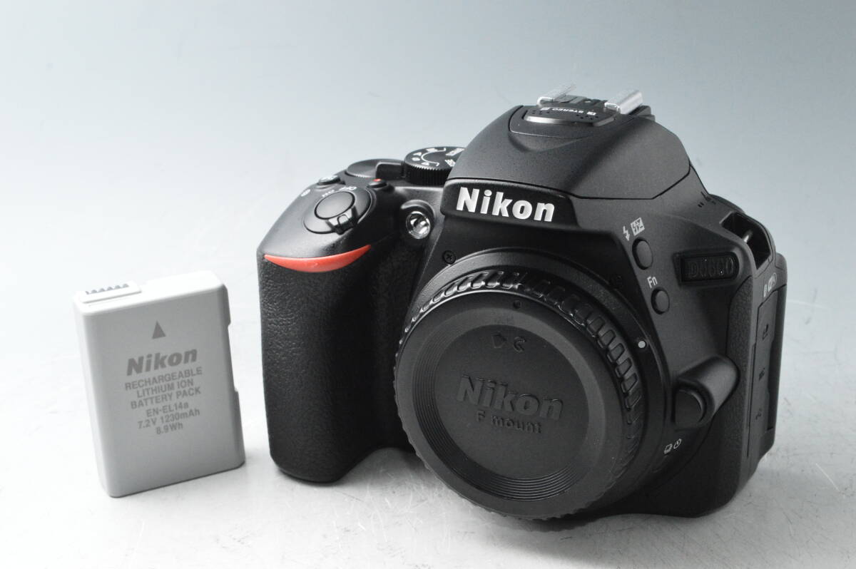 #a1299【美品】シャッター数673回 Nikon ニコン D5600 ボディ