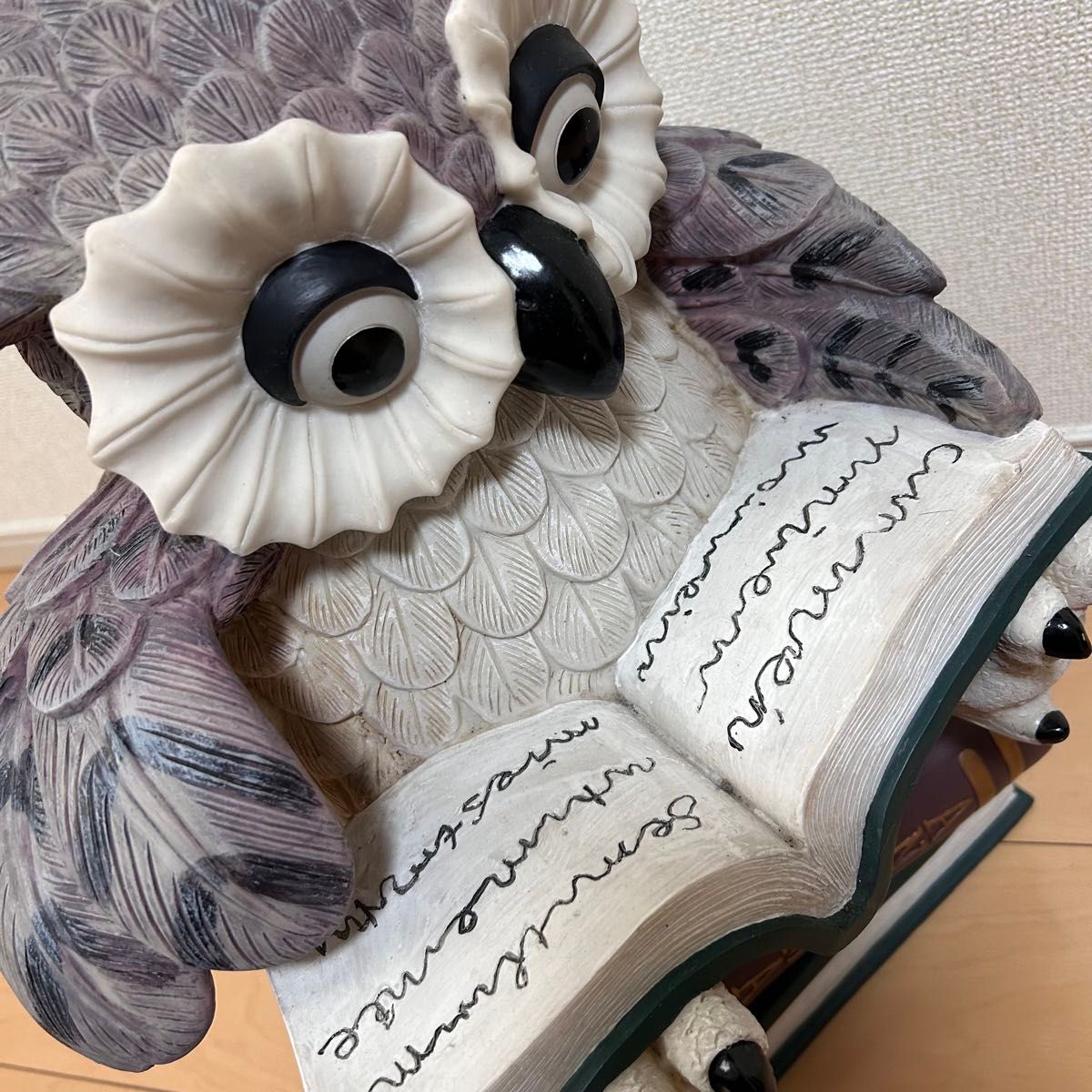 フクロウ 梟 ふくろう 読書 フィギュリン 置物 知識の象徴 鳥