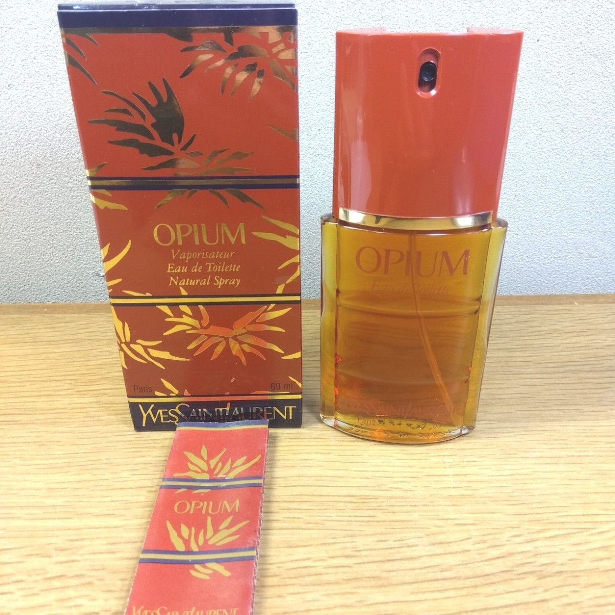 ■ほぼ未使用　イヴサンローラン　オピウム　オードトワレ　60ml イヴサンローラン オピウム香水ほぼ未使用60ml オードトワレ 廃盤