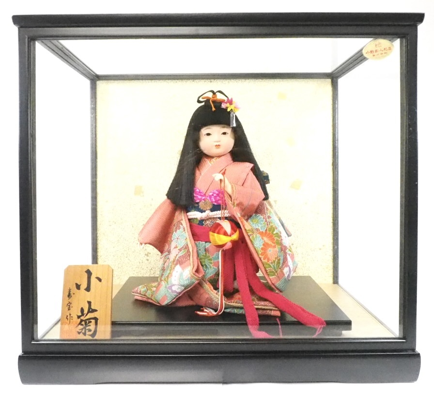 着物に散りばめられた小ぶりな花柄が色鮮やかで美しい作品！昭和ビンテージ 雛人形 日本人形 寿宝作「小菊」ガラスケース付 1980年代TFK602