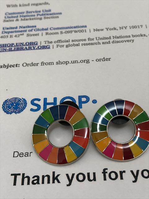  SDGs ピンバッジ 2個（1700円税込）（国連ブックショップ購入・送料無料）（新品未使用）（保存袋付2枚き）UN12_SDGｓピンバッジ　2個