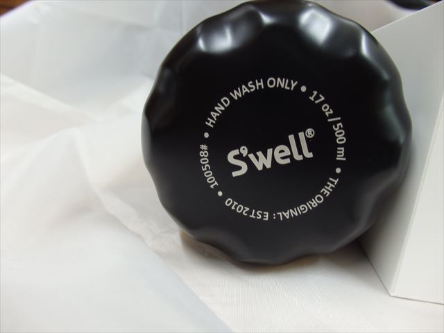 ★新品未使用★アップル スウェルボトル（アップル本社限定)（ Apple Swell bottle 500ml)（シリコンバレー・クパチーノ ・サンノゼ)黒AP3