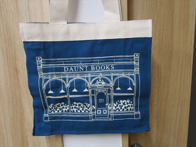 新品未使用 ドーントブックス(Daunt Books)トートバッグ(両面同一柄）（ロンドン（藍色）コットン・イン・コンバージョン素材インド製LO85