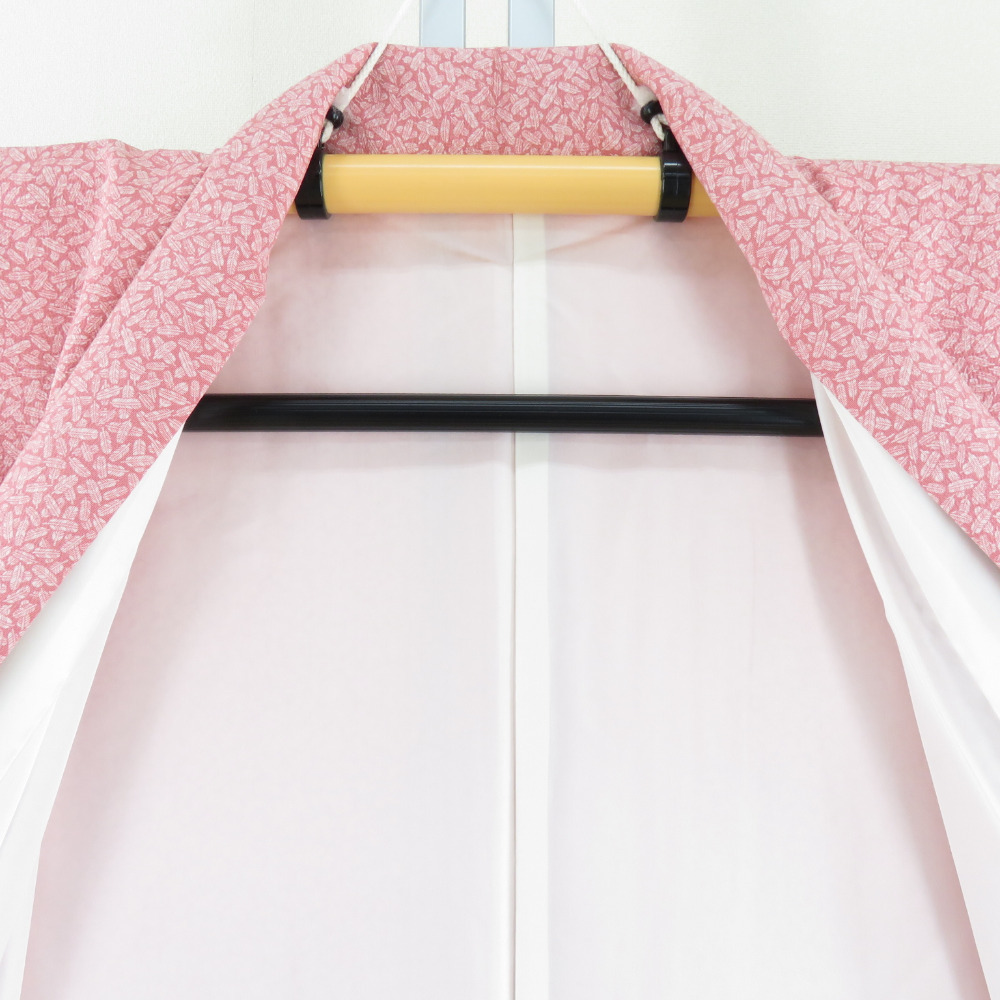 小紋 羽根模様 袷 広衿 ピンク色ｘ白色 正絹 カジュアル着物 仕立て上がり 身丈160cm_画像8