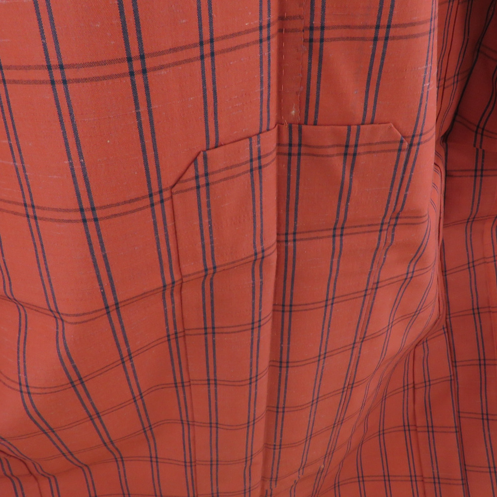 ウール着物 単衣 格子模様 織り文様 バチ衿 赤色 カジュアルきもの 仕立て上がり 身丈159cm 美品_画像6