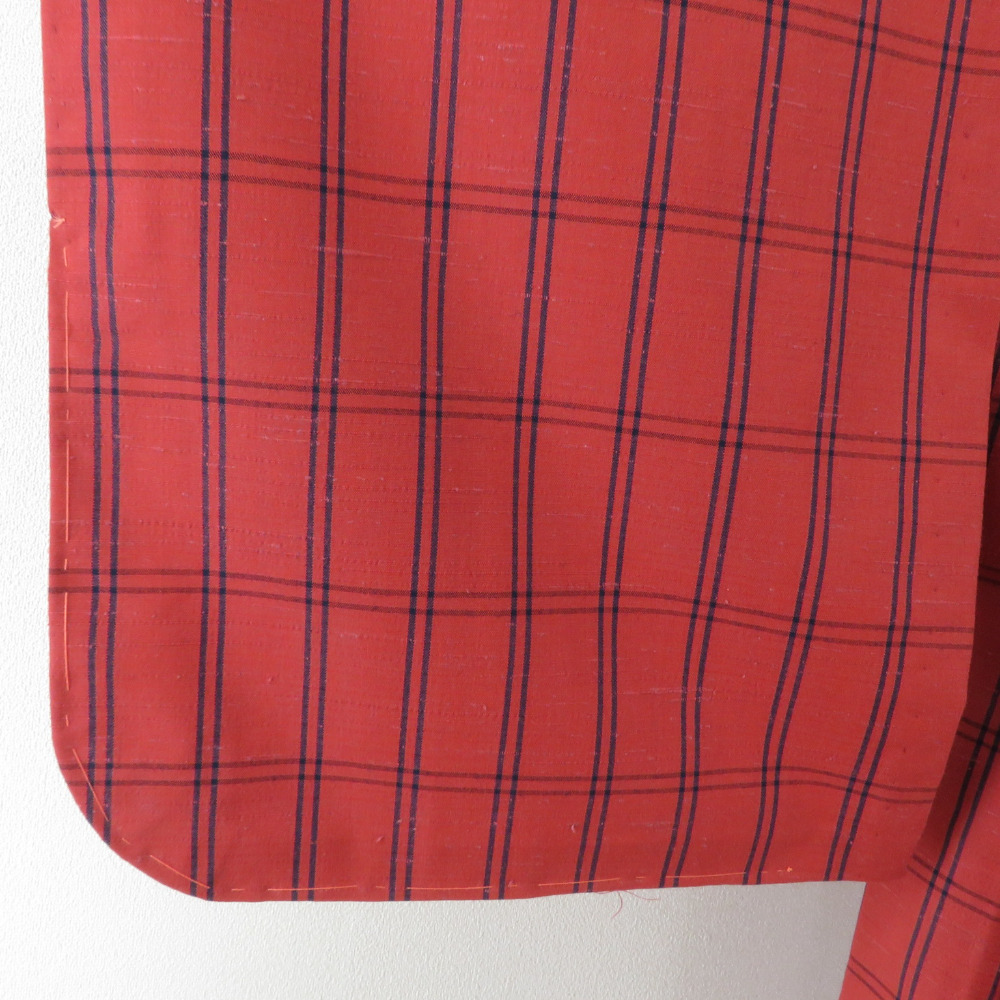 ウール着物 単衣 格子模様 織り文様 バチ衿 赤色 カジュアルきもの 仕立て上がり 身丈159cm 美品_画像8