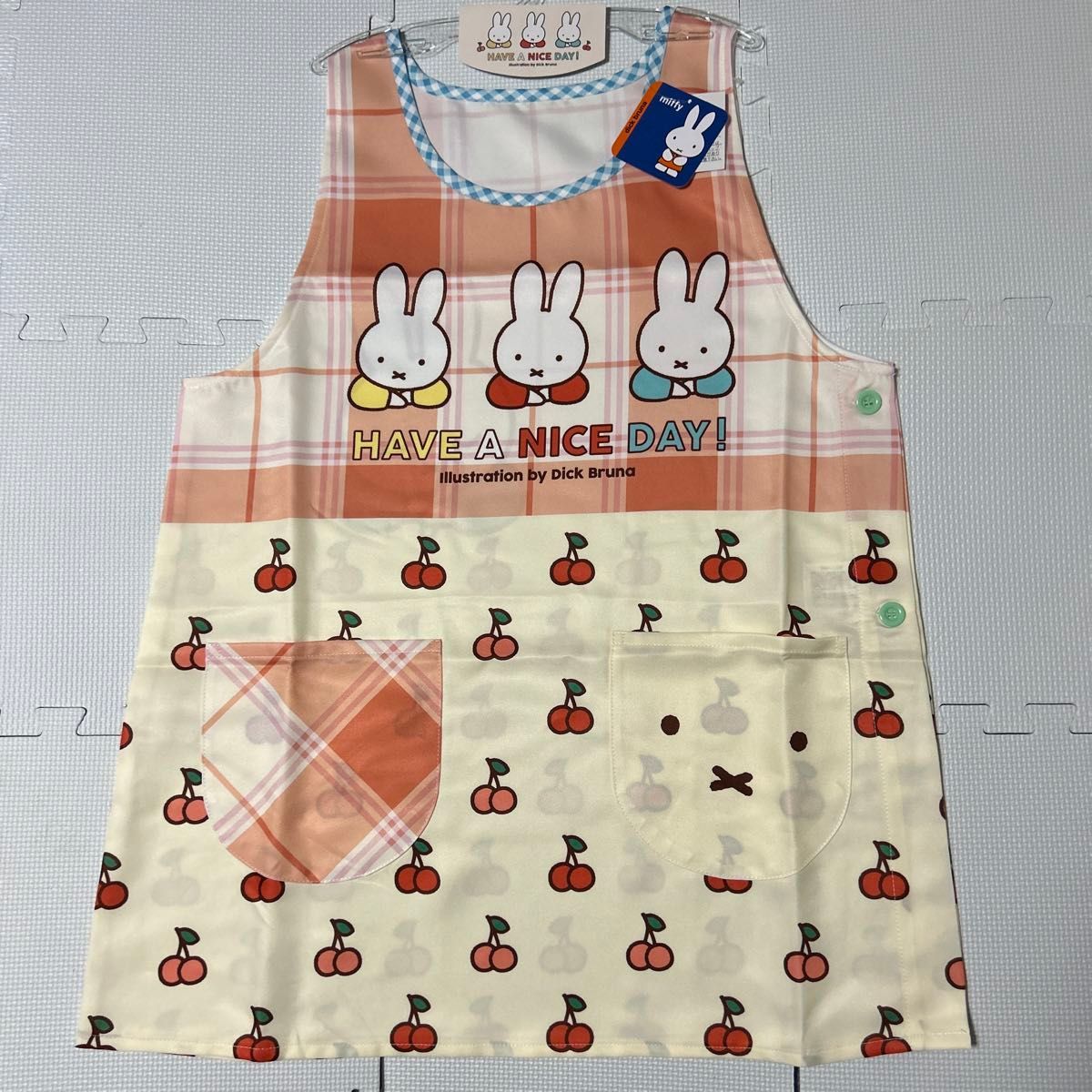 ミッフィーmiffy オレンジ　保育士エプロン　フリーサイズ　新品未使用