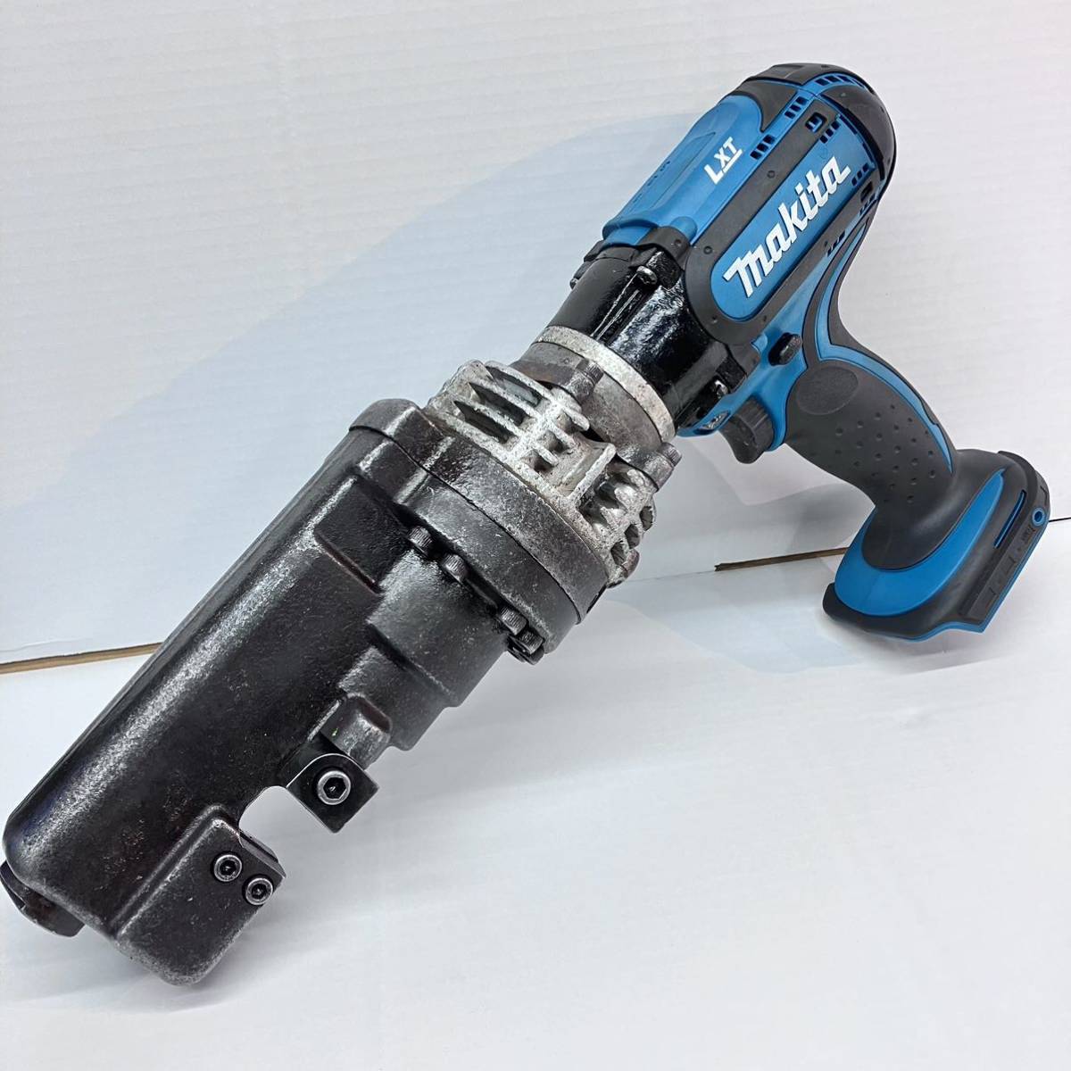 中古品 マキタ SC162D コードレス鉄筋カッター 18V 16mmまで切断可能 本体のみ カバー新品 makita 充電式