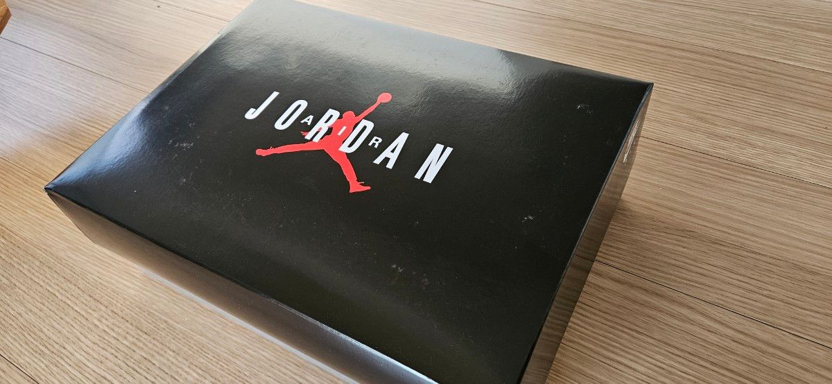 新品未使用箱付 エア・ジョーダン 9  レトロ ライトオリーブ  AIR JORDAN スニーカー NIKE ブラック