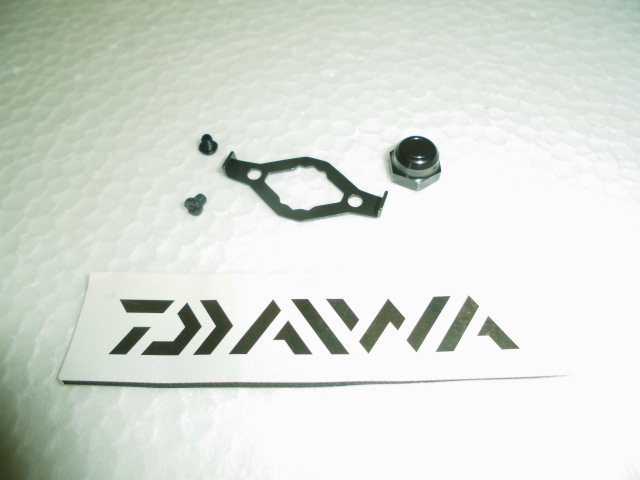 貴重 品薄 大人気 ダイワ DAIWA 22 ジリオン TW HD 1000 純正 ハンドルロックプレート＋SCセット 未使用 取外し 実釣未使用の画像2