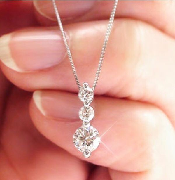 【格安】「大粒3連の輝き」トリロジー ダイヤモンド ネックレス 1.0ct pt850 プラチナ製品 国内生産 限定 2211の画像1