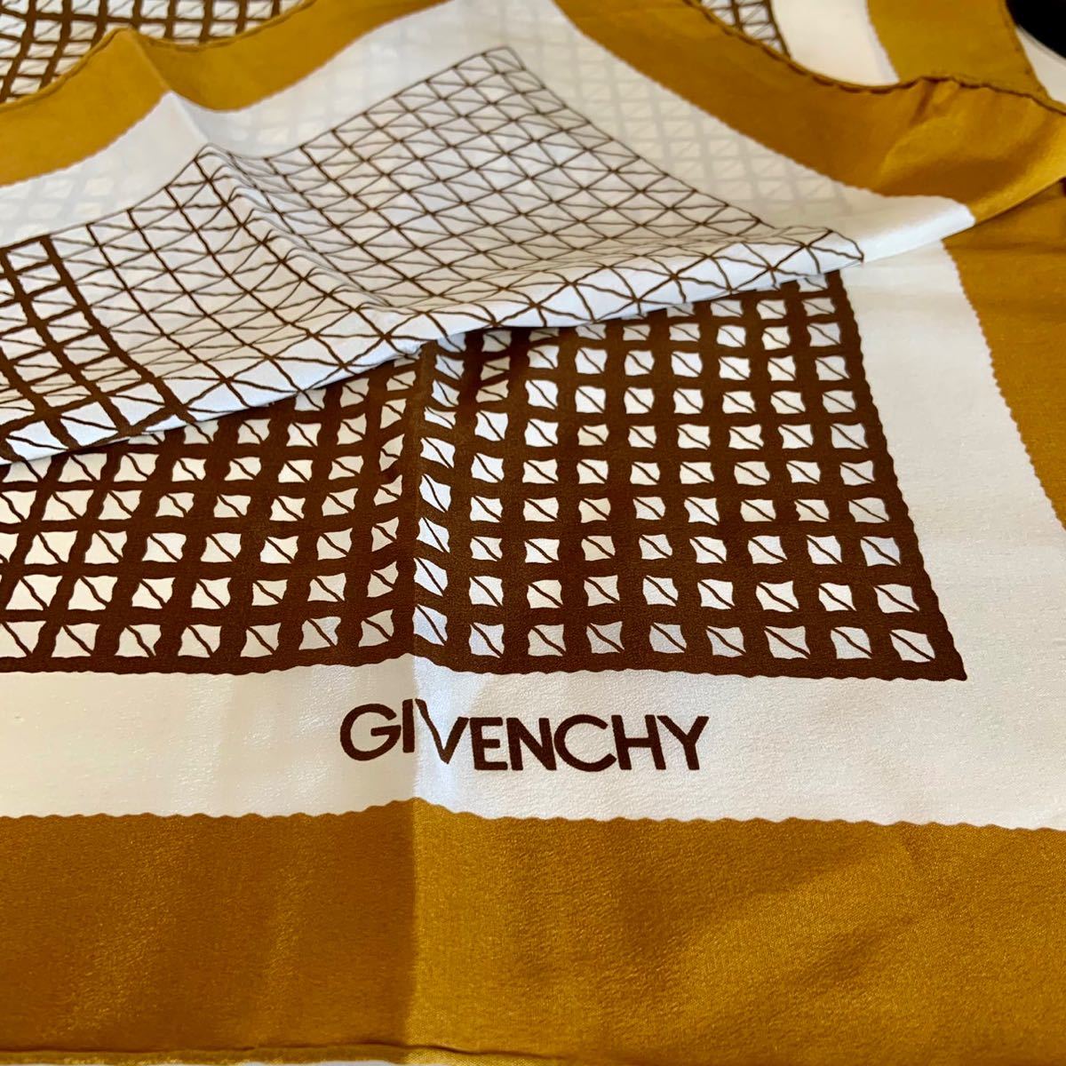 GIVENCHY ジバンシー シルク スカーフ 絹 シルク100% 約78×78cm GIVENCHY ジバンシー シルク スカーフ 絹 シルク100% 約78×78cm