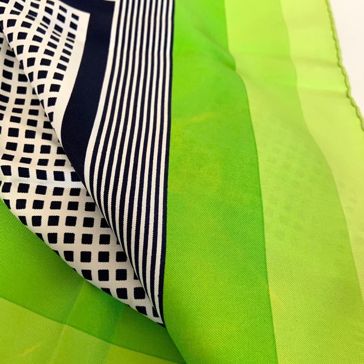 YSL イヴサンローラン シルクスカーフ 絹 シルク100% 約78×78cm グリーン系 総柄 大判 スカーフ Yves Saint Laurent