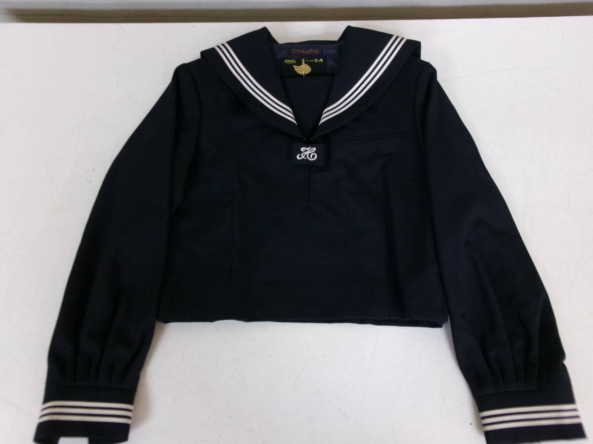 N-441【2-25】□6 衣料品店在庫品 スクールパール 女子制服 上下セット セーラー服 8号・145Aサイズ スカート 7号 濃紺 白3本線 かぶり型_画像2