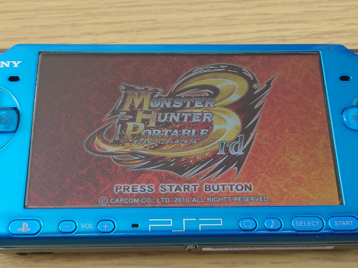 PSP 3000 本体 充電器 バッテリー メモリースティック モンスターハンター3rd_画像3