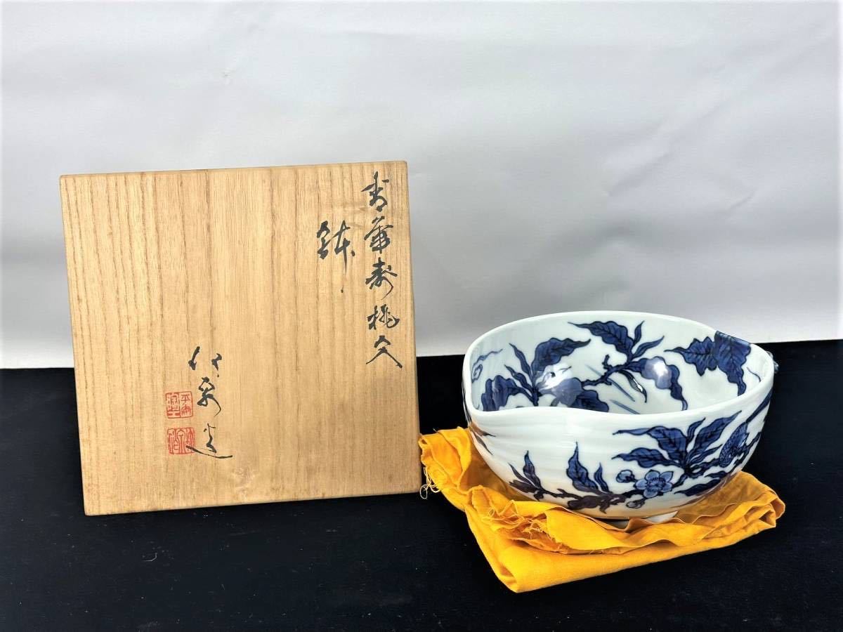 E283●三浦竹泉【青華寿桃老人鉢】盂 染付 青花 桃形 茶道具 煎茶道具 共布 共箱 在銘 重さ：約758g 現状品 _画像1