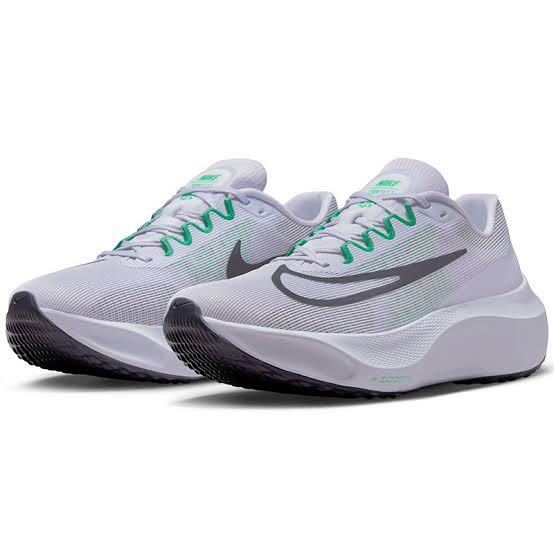 NIKE ZOOM FLY 5 DM8968-500/27cm 快適で信頼性の高いデザインで、推進力があり、スピーディーでフレッシュな履き心地