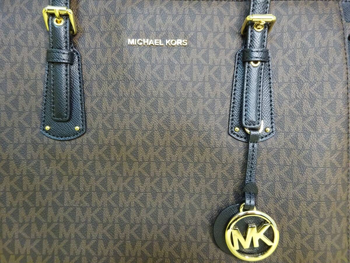 未使用品 マイケルコース/MICHAEL KORS VOYAGER チャーム付 トートバッグ ブラックブラウン 30F8GV6T8B_画像3