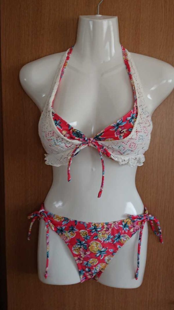 ☆赤×花柄×白レース☆重ね着ビキニ２点セット☆９M☆ワイヤー入り☆_画像1