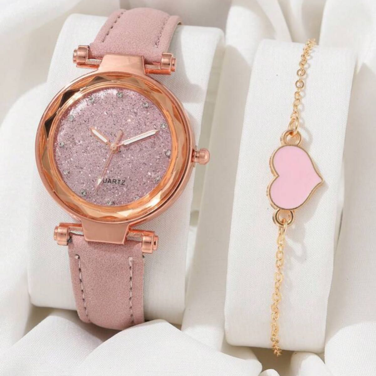 新品　ハートブレスレット付きレディース腕時計 クォーツ　ピンク　大人可愛い　フェミニン　シンプル　アクセサリー　キュート　高見え