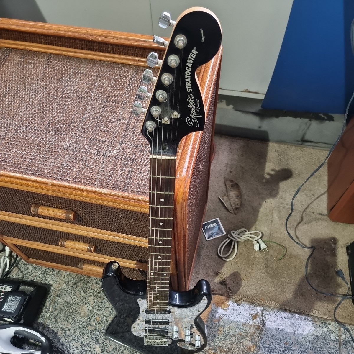 Squier by Fender Black and Chrome Standard Stratocaster ミラー ピックガード ラージヘッド ストラトキャスター ストラト ST ブラック_画像3