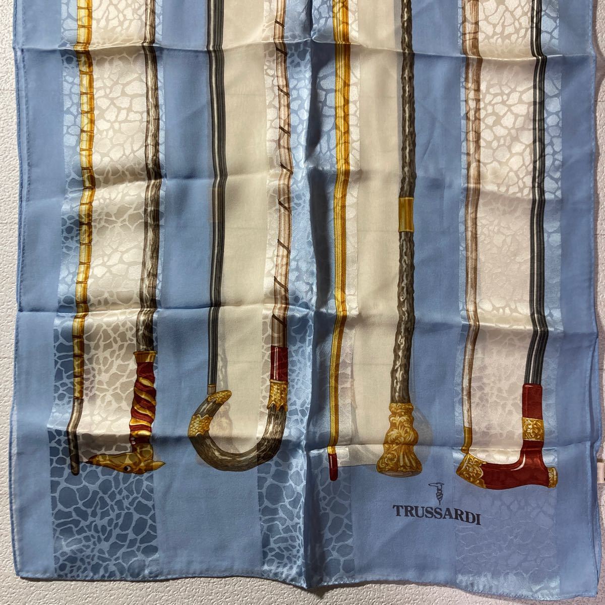 トラサルディ　スカーフ　シルク　杖　ストライプ　青系　全長：163cm　幅：43cm_画像6