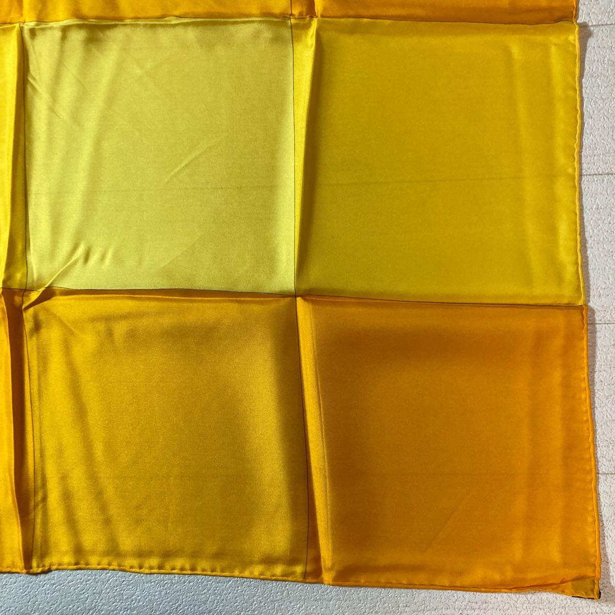 イヴサンローラン　スカーフ　シルク　チェック　黄色系　約79×77cm_画像6