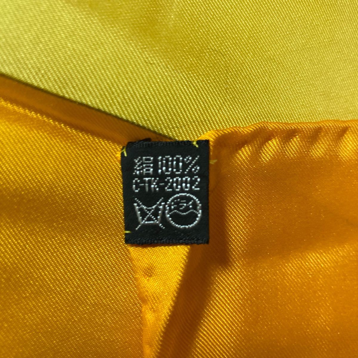 イヴサンローラン　スカーフ　シルク　チェック　黄色系　約79×77cm_画像3