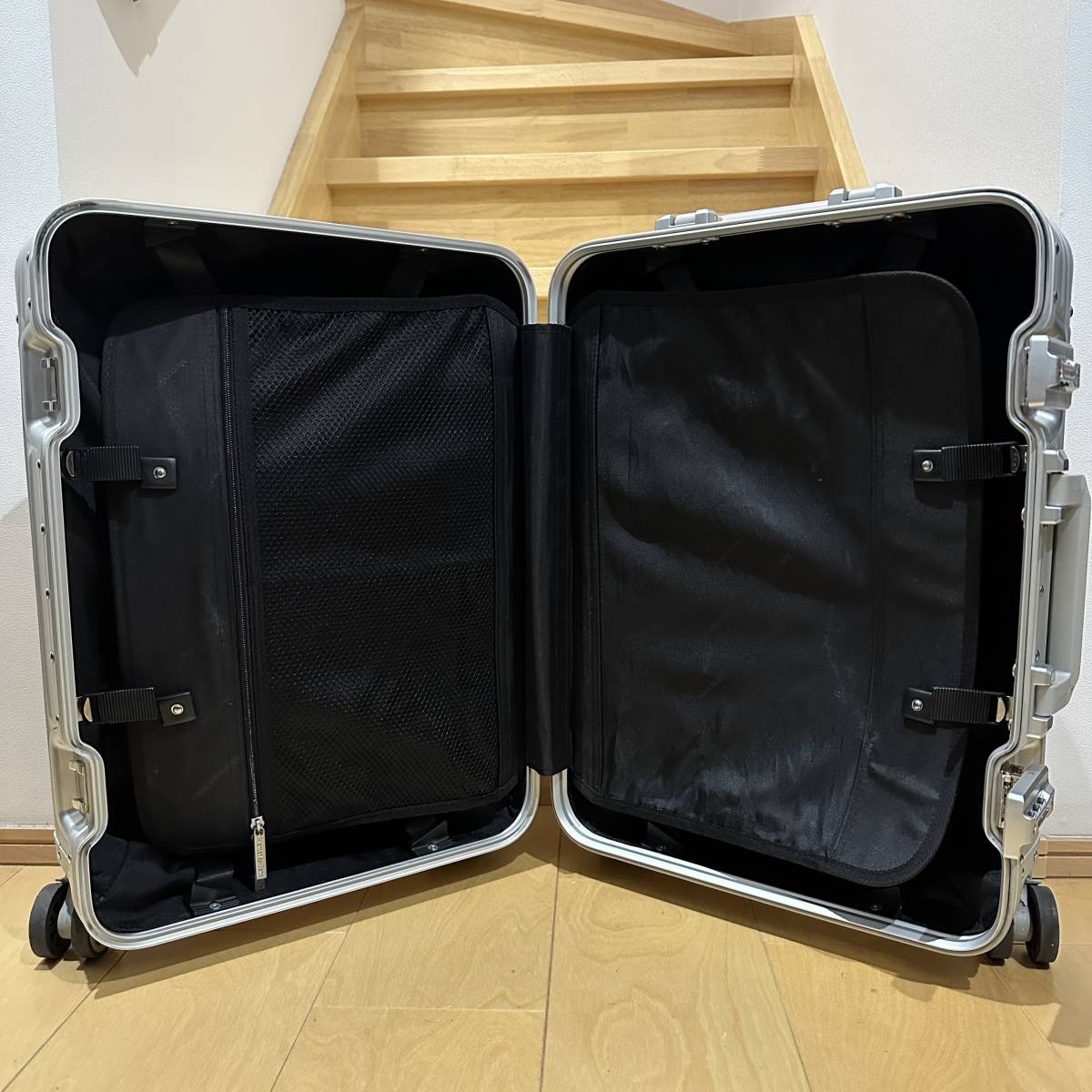 MercedesBenz Mercedes Benz aluminium duralumin series suitcase TSA lock Carry case machine inside bringing in size 