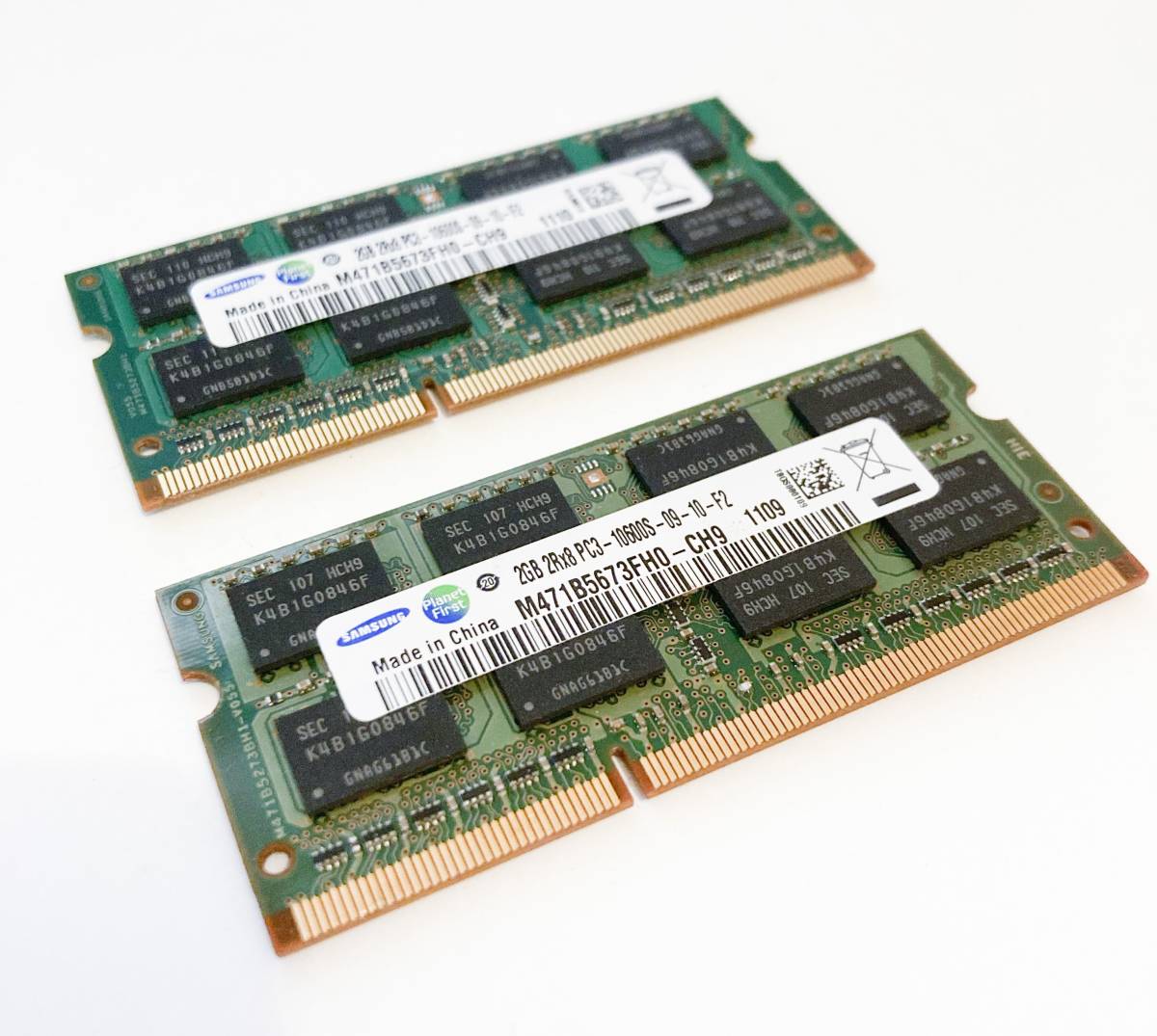 Apple純正メモリ SAMSUNG 4GB (2GB x 2) PC3-10600S M471B5673FH0-CH9 SO-DIMM / ノートPC用メモリ RAM / 都市鉱山_画像1