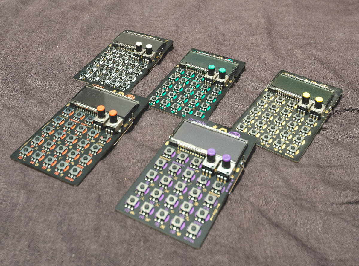 Teenage Engineering / Pocket Operator 5個セット + 防水気密ケース / PO-12, PO-20, PO-24, PO-28, PO-32の画像1