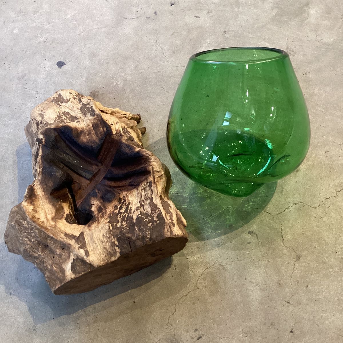  流木台座 吹きガラスの花瓶 緑グリーン ガラス花器  テラリウム アクアリウム水槽 バリガラス 未使用品