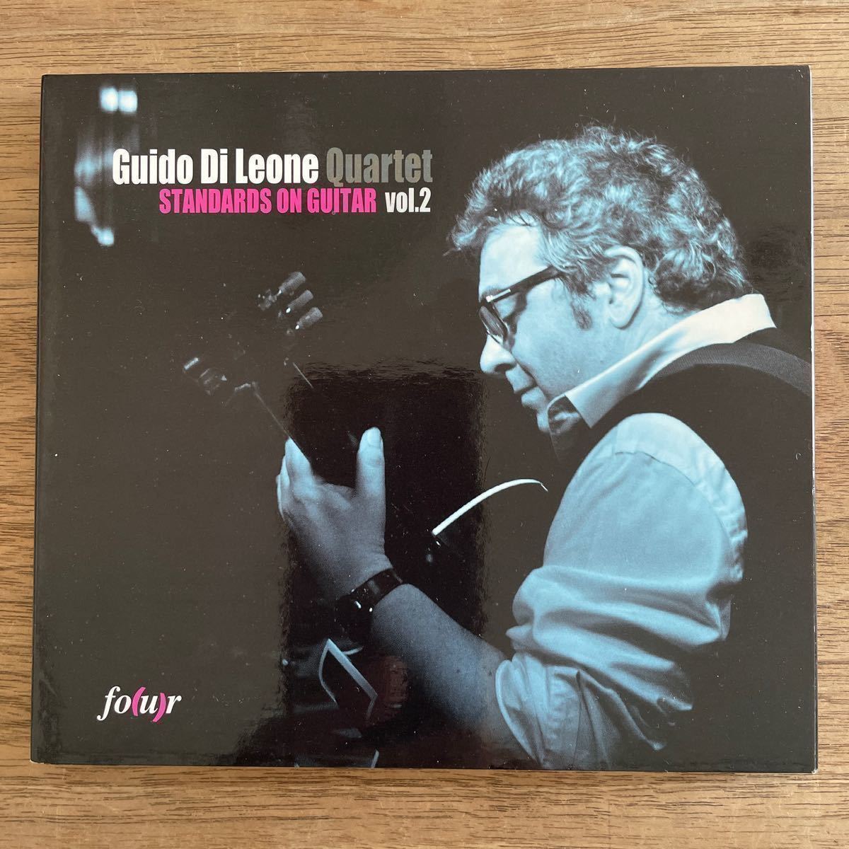 【ギター秀逸盤CD】GUIDO DI LEONE 「STNDERDS ON GUITER VOL2」イタリア盤 fo(u)r 2013年録音CD CO414 ギターカルテット　人気盤_画像1