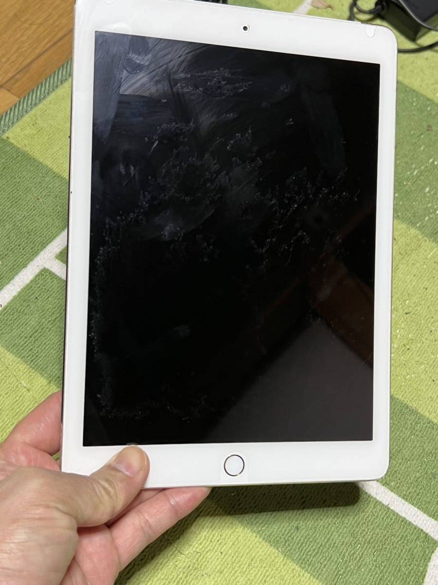Apple iPad Air 2 ゴールド Wi-Fi +Cellular 部品取り　ジャンク_画像4