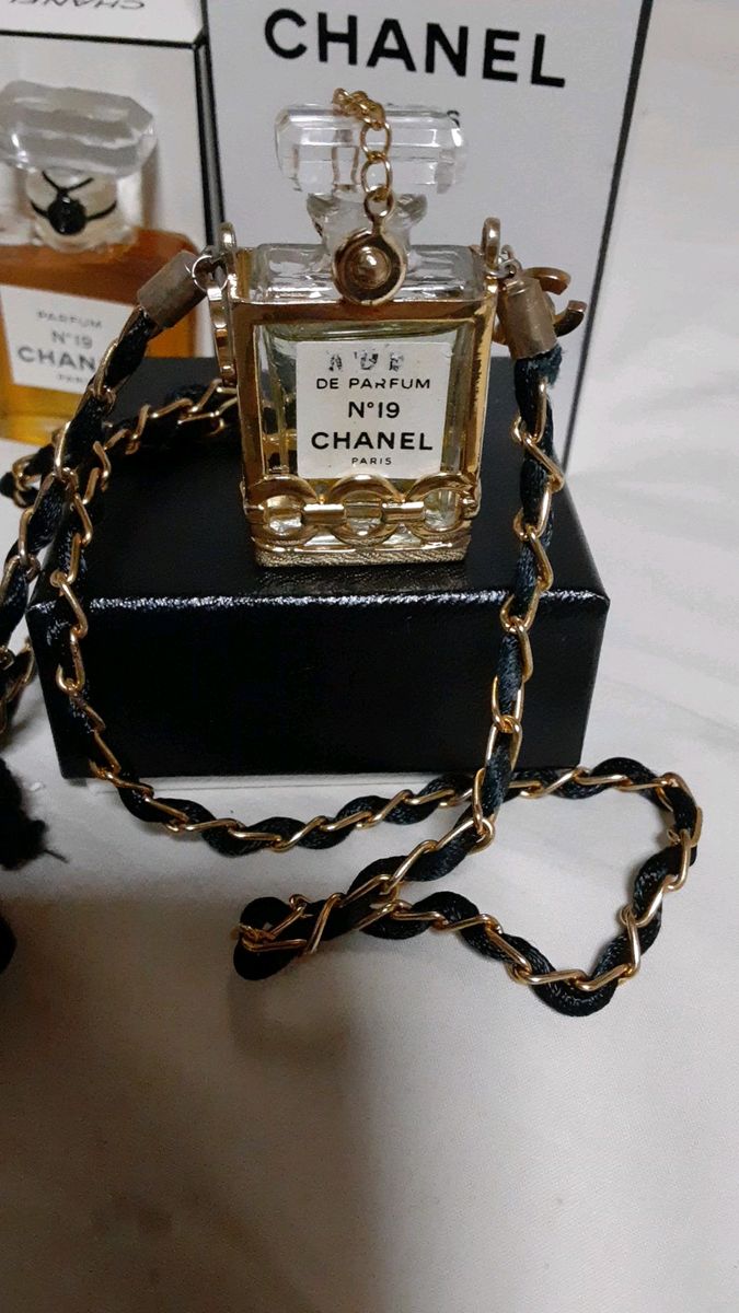 ☆希少レア可愛い ☆CHANEL シャネル COCO ミニ香水 no.19 チェーンネックレス 