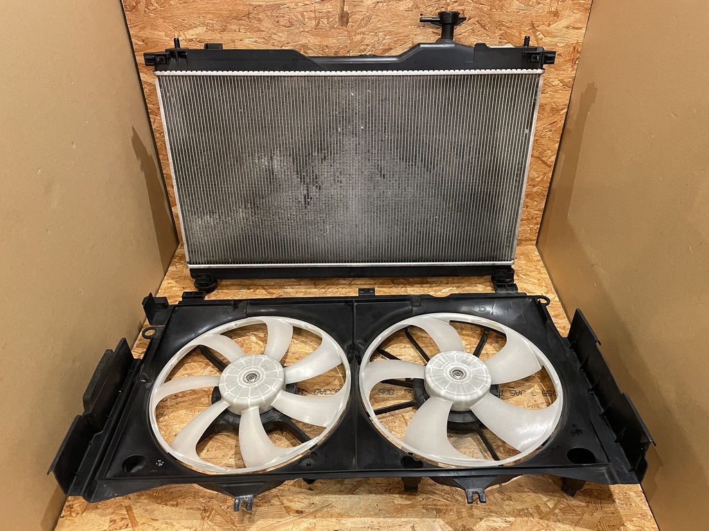  Noah | Voxy | Esquire Hybrid [ZWR80G] radiator & electric fan shroud set!!( reserve tank none )