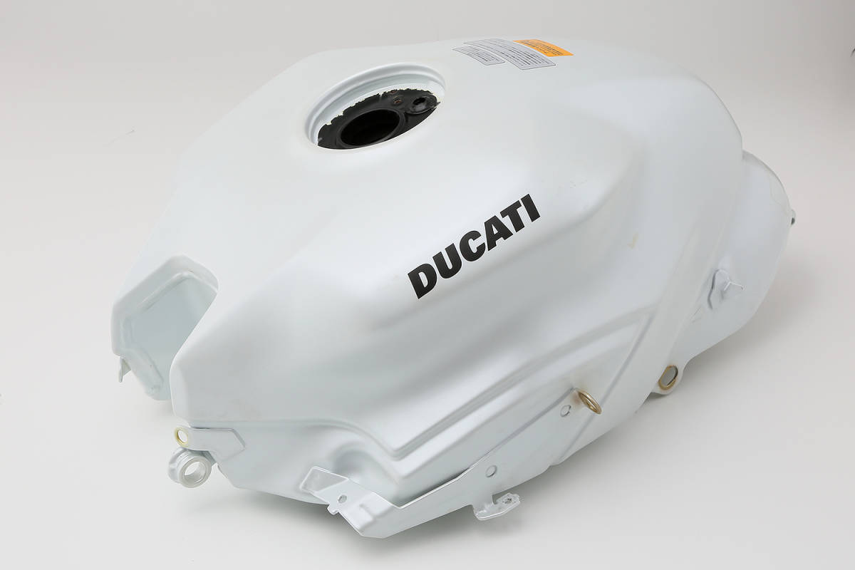 新車外し DUCATI スーパースポーツ939 ガソリンタンク SS 939 ドゥカティ フューエルタンク_画像4