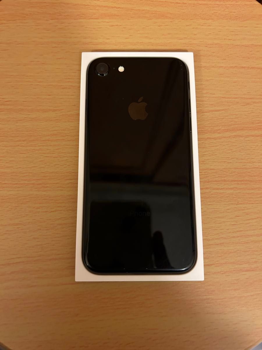 iPhone 7 Jet Black 32GB SIMフリーバッテリー97％良品