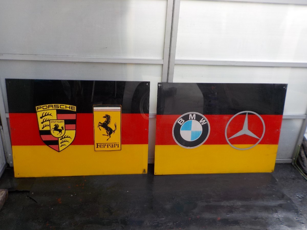 プラスチック看板　看板　 ポルシェ フェラーリ ベンツ BMW　２枚　_画像1