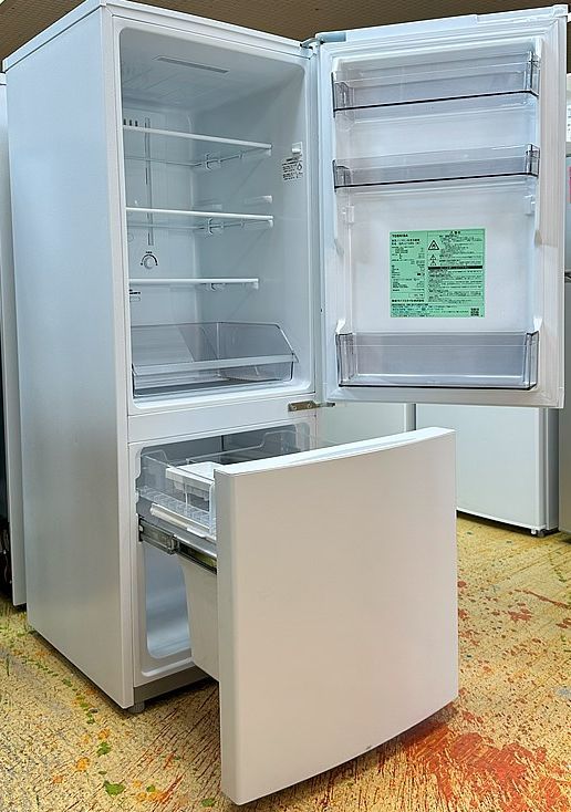 ♪♪2022年製 極美品 TOSHIBA　東芝冷蔵庫２ドア　GR-U15BS セミマットホワイト♪♪_写真の通り右開きです。